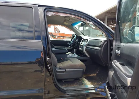 2016 Toyota Tundra Sr5 5.7L V8 z USA, uszkodzony, nr VIN 5TFDY5F14GX515222